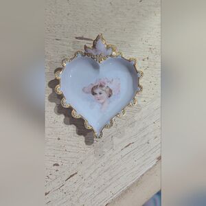 Heart-Shaped Porcelain Trinket Dish with Gold Trim - White and Gold